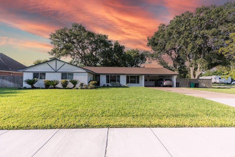 Exterior of Everywhere Is Home LLC in Pasadena, TX