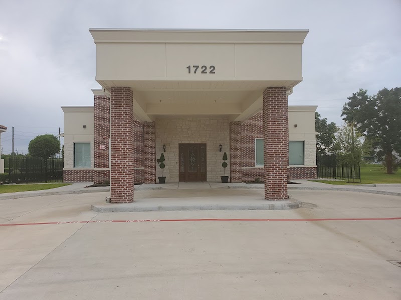 Exterior of Hoover Oaks Memory Care And Assisted Living in Sugar Land, TX